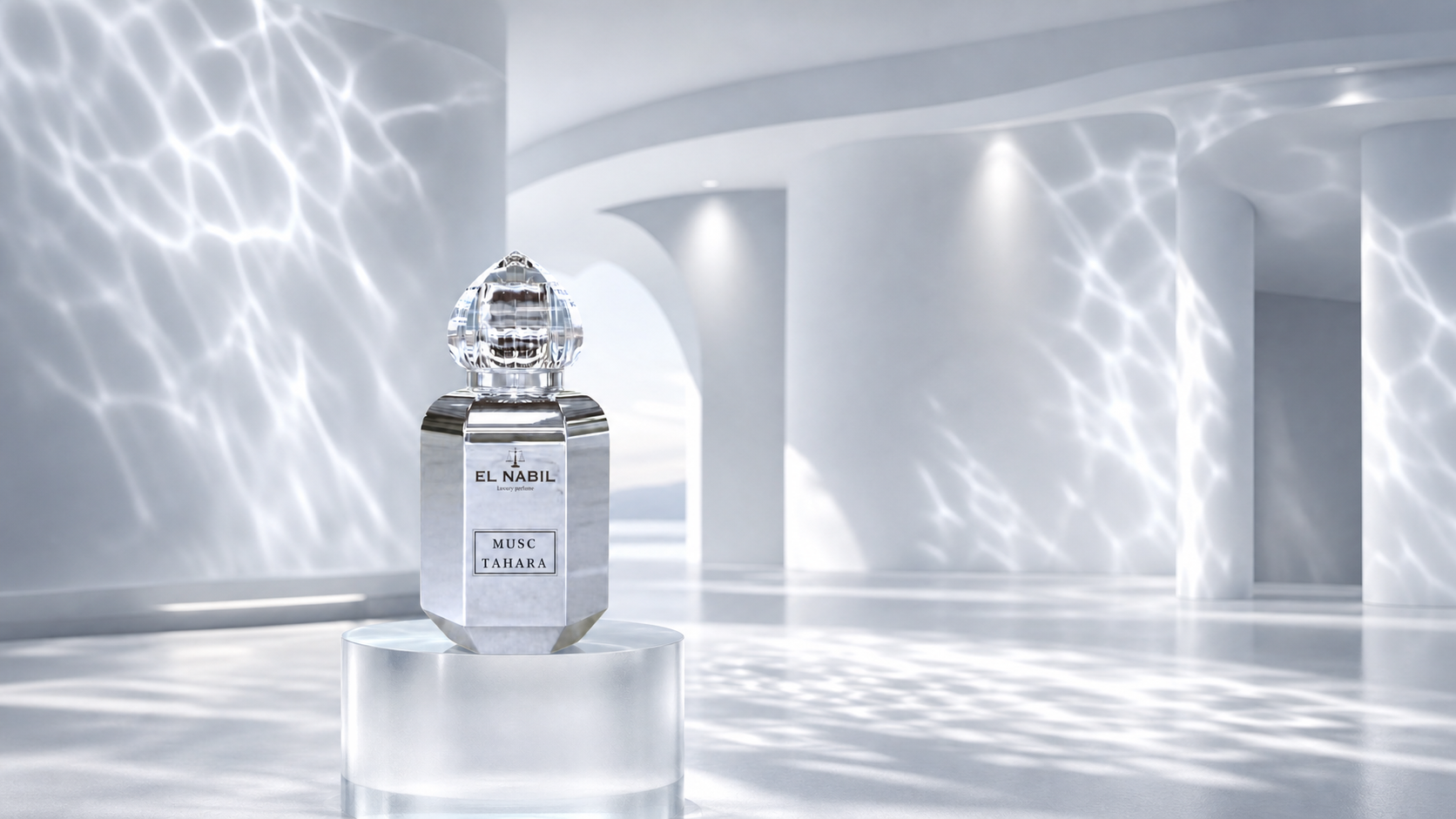 Musc Tahara présenté dans un showroom premium lumineux